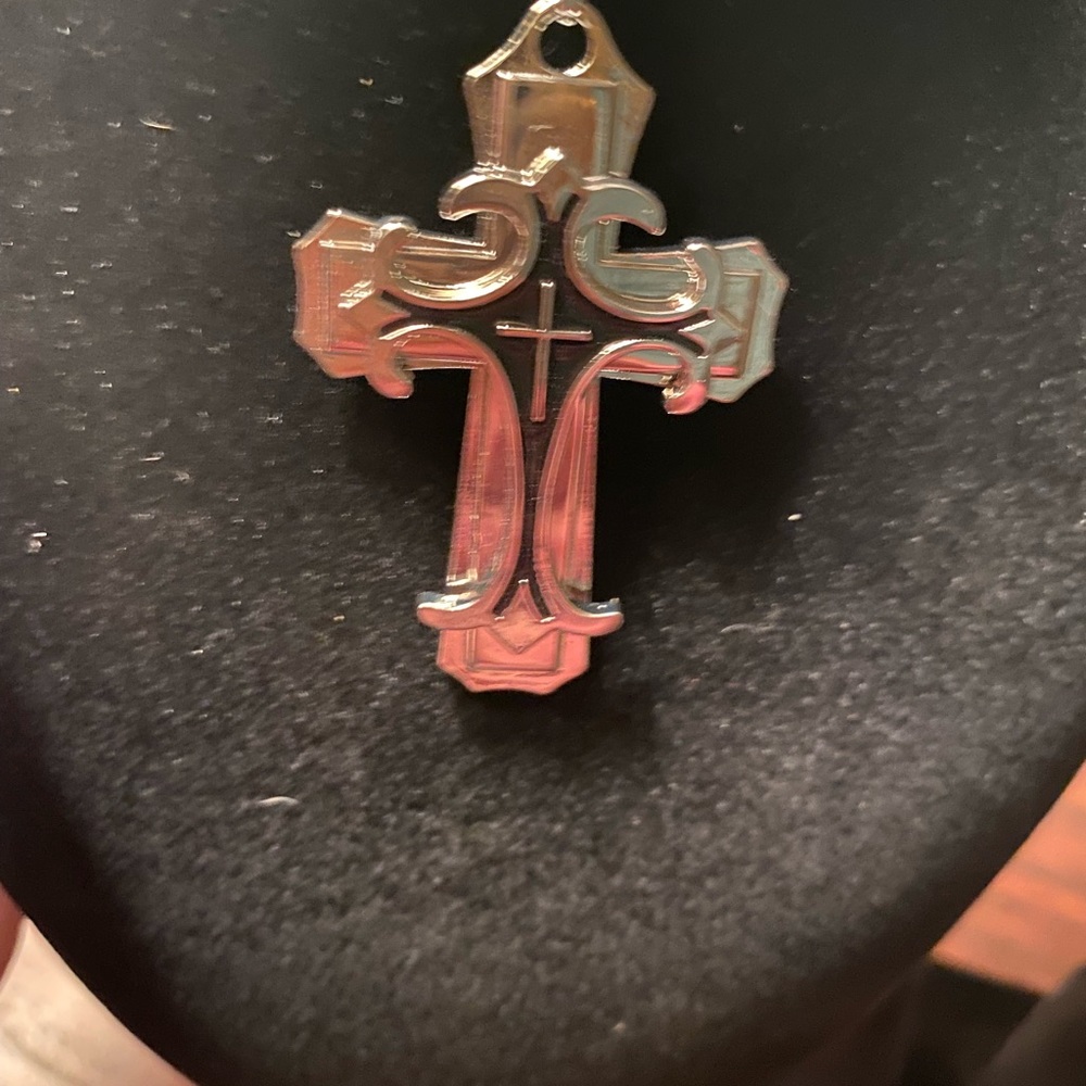 Exquisite Men’s Cross